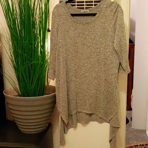 Med gray shark bite hem 3/4 sleeve sweater
